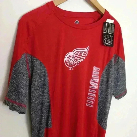 NHL Detroit Red Wings Red Multi-Color T-Shirt - Picture 4 of 6